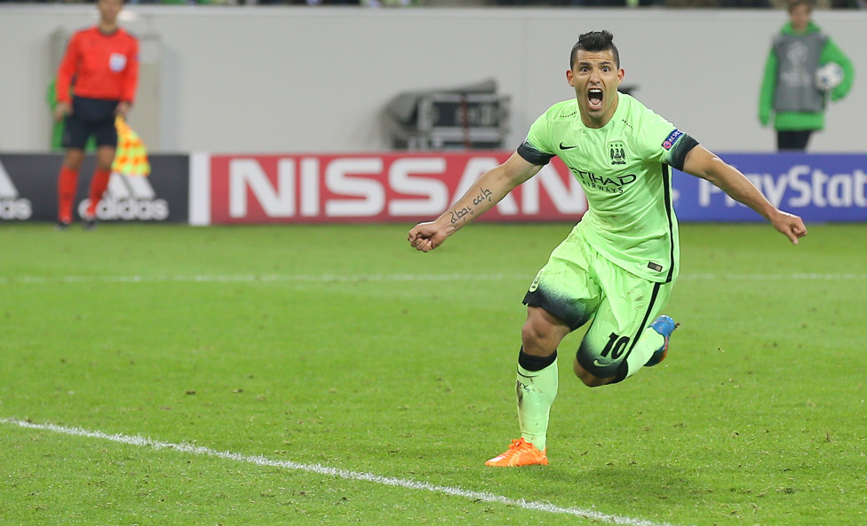Precedente : Sergio Agüero celebra un gol ante 'Gladbach en la Champions de 2016.