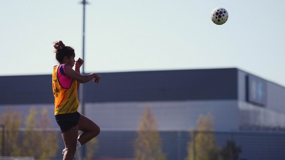 UP IN THE SKY  : Mary Fowler leaps! 