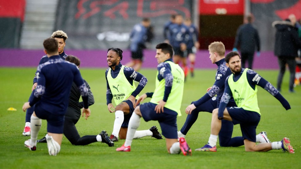 GET LOOSE : The players stretch their muscles during the pre-match warm up.