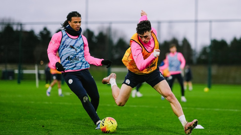 50:50 : Nathan Ake and Phil Foden battle for the ball