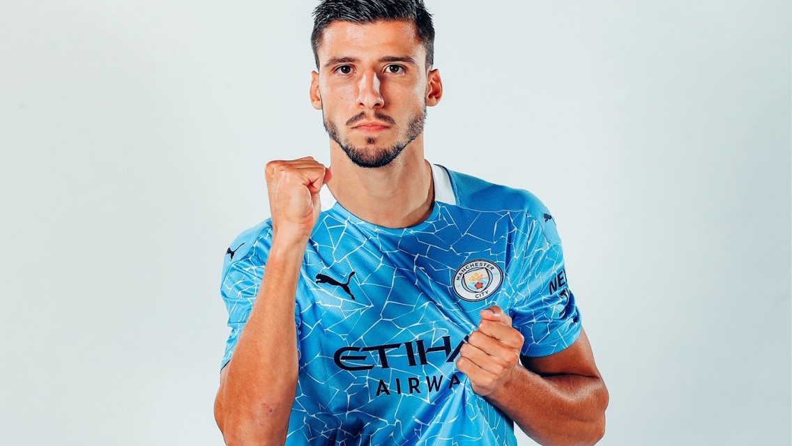 Dias pays tribute to teammates after landing FWA Award 