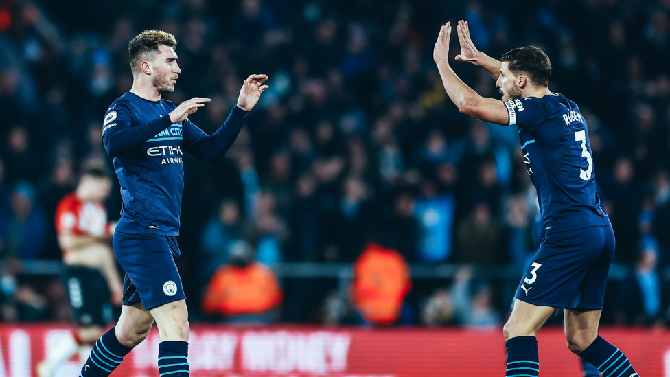 Laporte e Rúben Dias celebram o empate