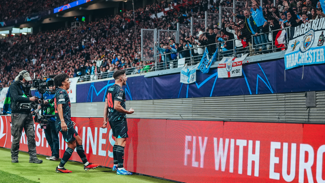 LA ARANA: 'The spider' celebrates in trademark fashion.