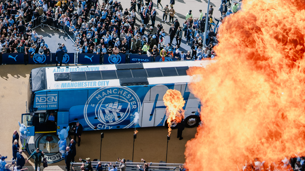 BLUE CARPET : A superb welcome for the team bus.