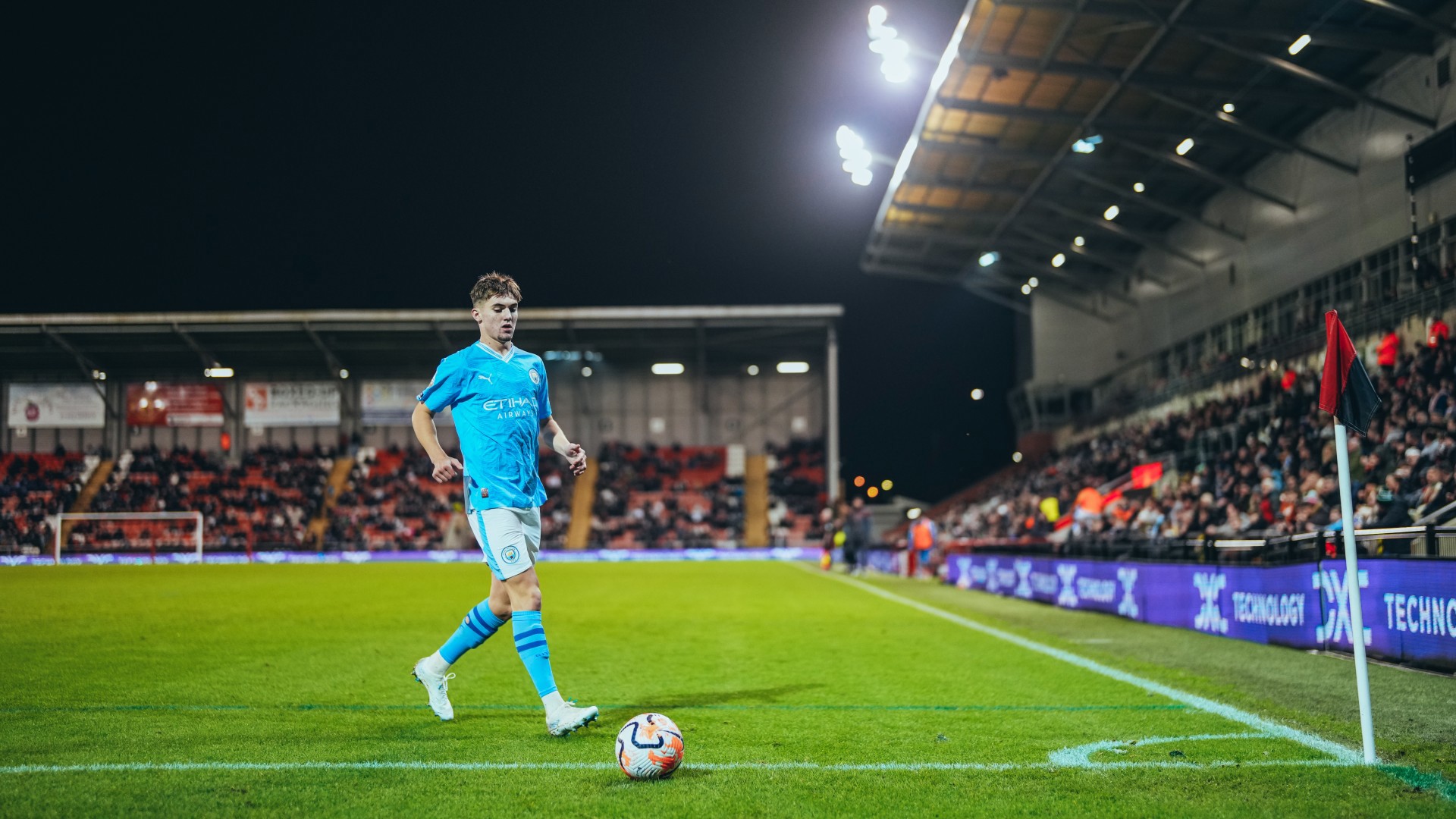 MOMENTS BEFORE : Jacob Wright prepares to take a City corner as we pile on pressure. 