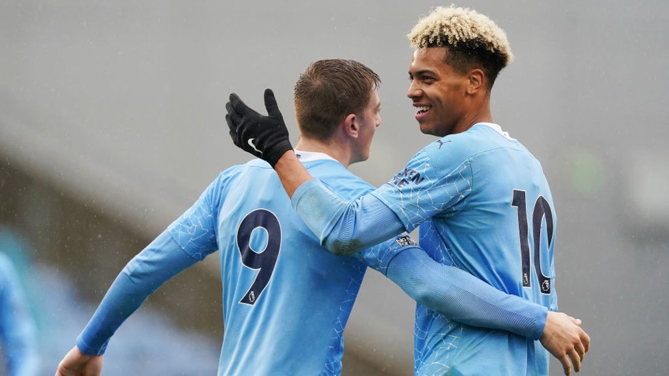 LINK UP : Felix Nmecha connects with Liam Delap for the opener