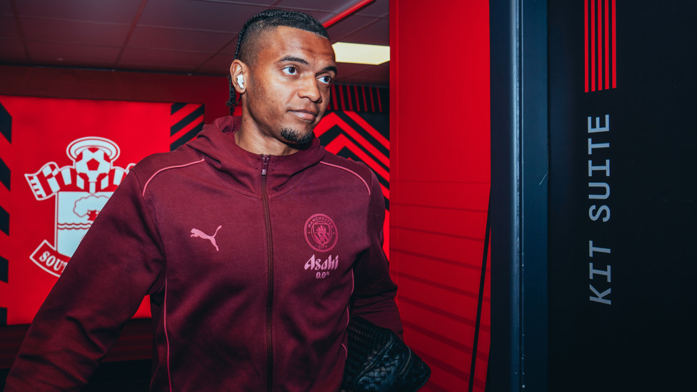 AKANJI ARRIVES : Into the St Mary's Stadium.