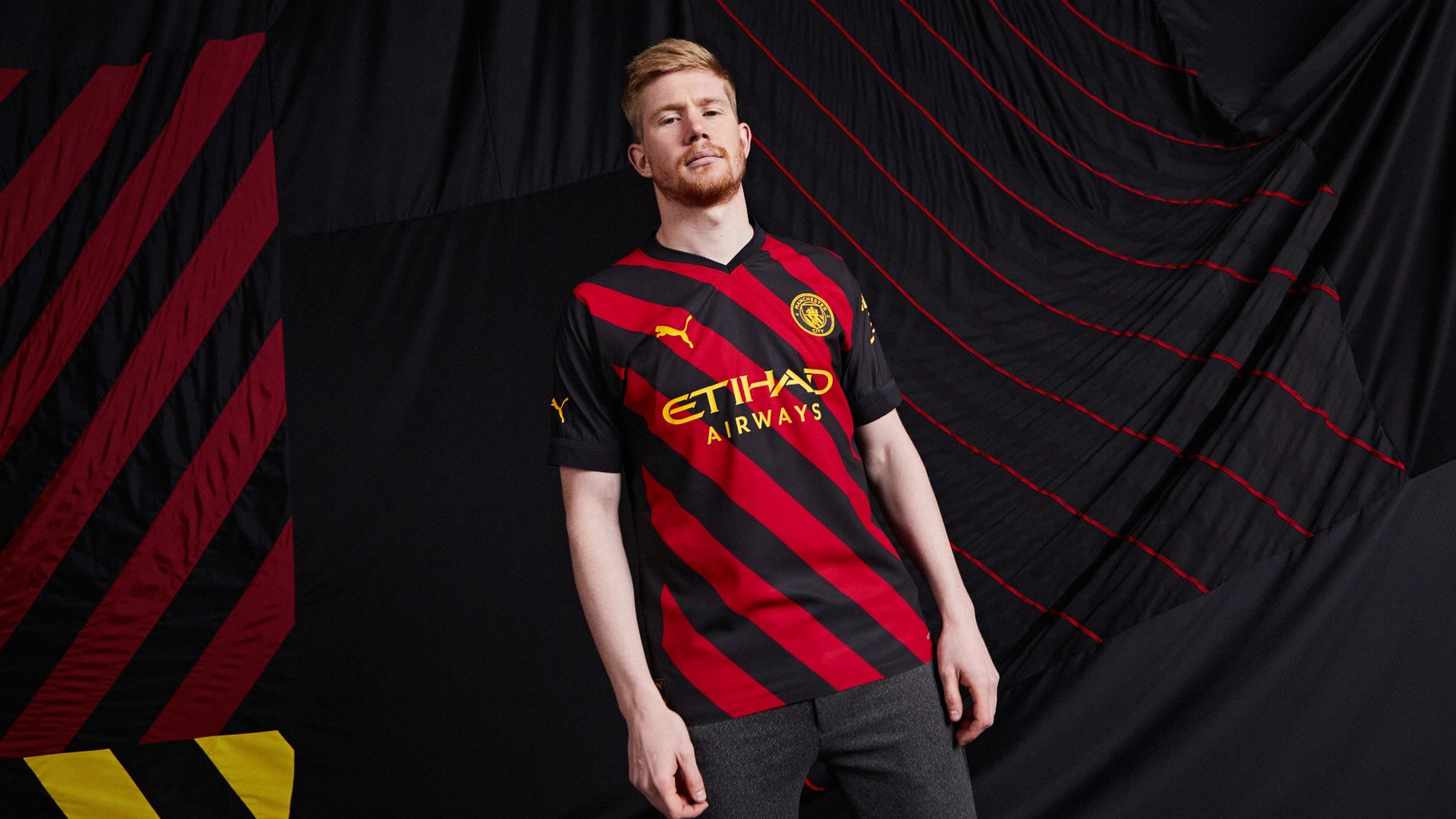 Galería La camiseta de visitante PUMA del City para la temporada 2022/