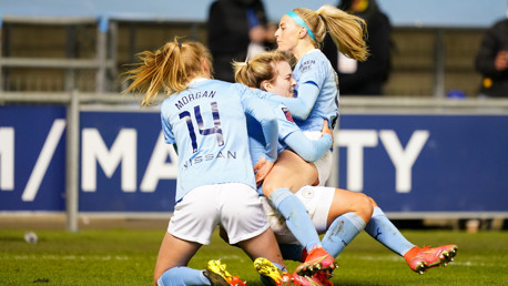 Kelly late show fires City top of FA WSL