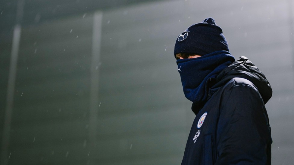 LEADING MAN: Pep keeps out the winter chill!