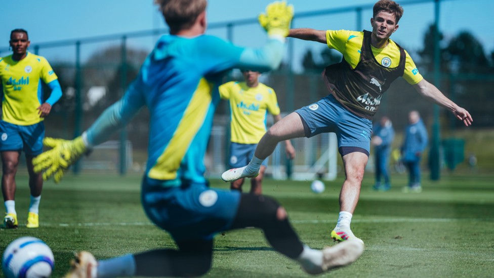 MAC THE KNIFE : James McAtee with a fierce strike