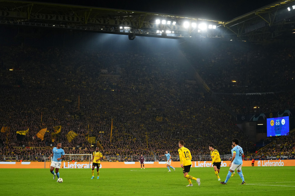 EMPATE CONTRA O DORTMUND  : Último confronto fora de casa contra um time alemão foi um 0 a 0 contra o Borussia Dortmund, na fase de grupos da atual Champions League.