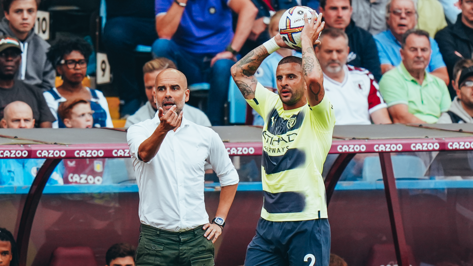 PEP TALK : Some instructions from the boss before the throw in.