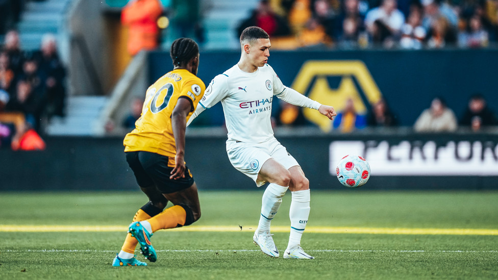 GAME TIME : Foden gets on the ball early on.