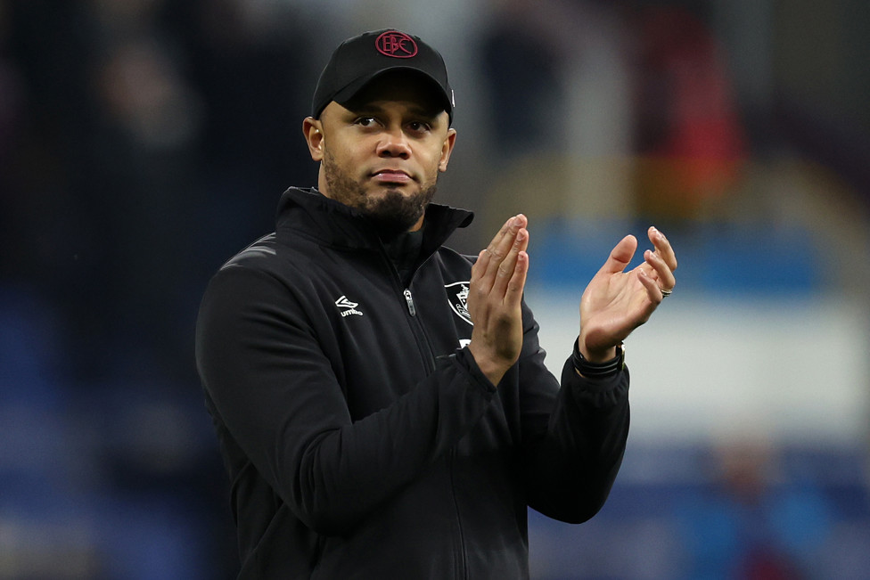 ÍDOLO DO CITY : Kompany fez história no City e agora é o técnico do Burnley.