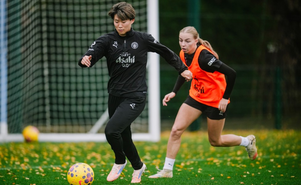 CATCH ME IF YOU CAN: Aoba Fujino is closely tracked by Codie Thomas.