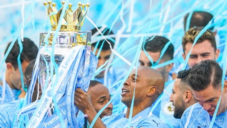 Fernandinho: 'Levantar a taça como capitão é especial'