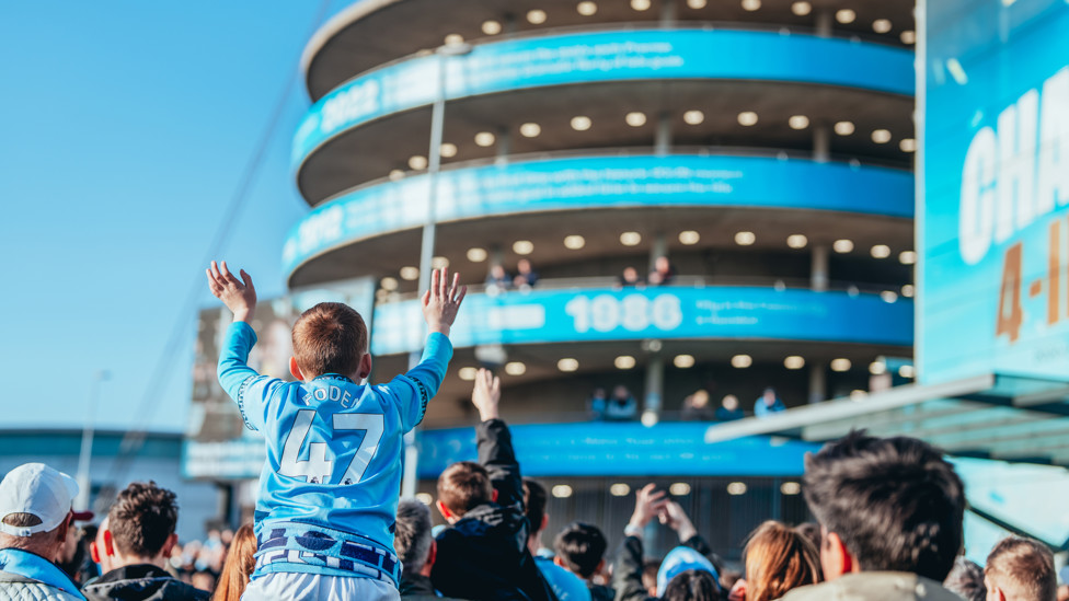 FUN IN THE SUN : Our fans welcome the team to a sunny Etihad Stadium.