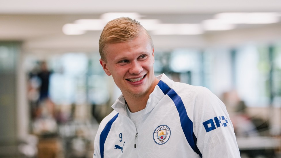 OUR NUMBER NINE : Erling Haaland catching up with his team-mates in the gym. 