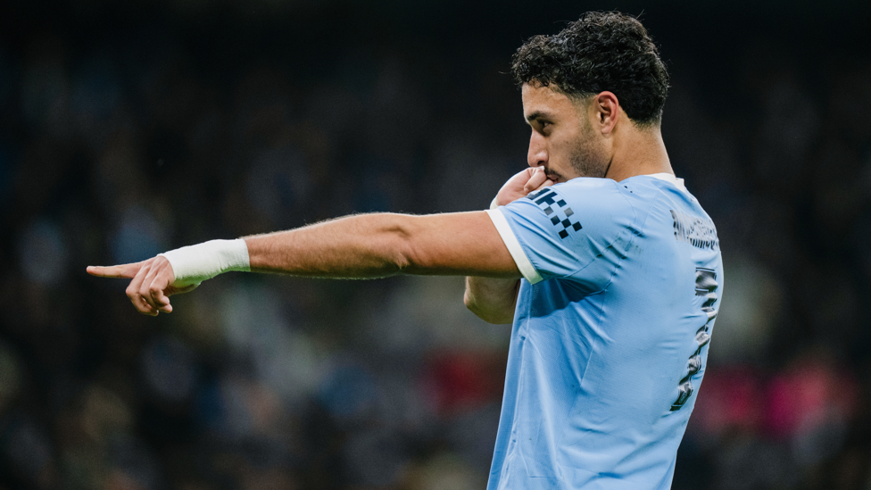 ETIHAD SOUTH : That way to Wembley!