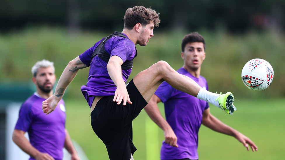 HIGH JUMP : Acrobatics from John Stones.