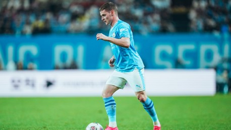Sergio Gomez s’exprime sur ses retrouvailles avec Kompany 