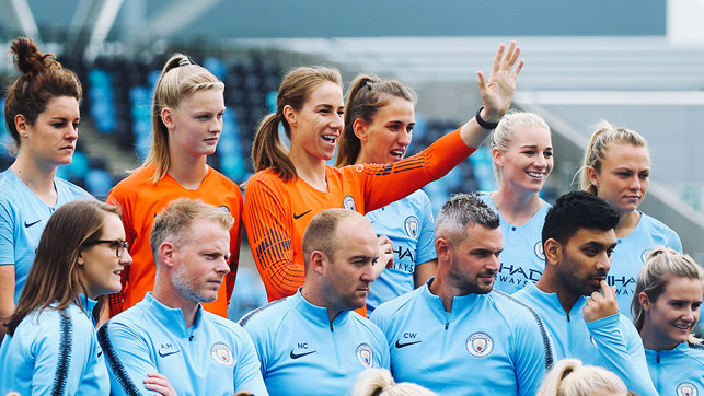 Photoshoot Nadia Nadim : Behind-the-scenes: City's team photo - The best gifs are on giphy.
