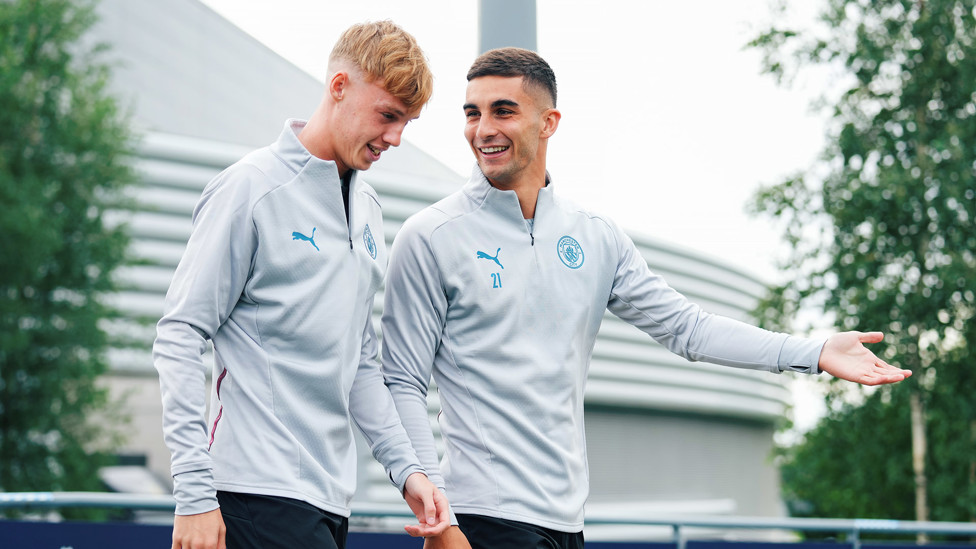 Cole Palmer and Ferran Torres enjoy a quick chat