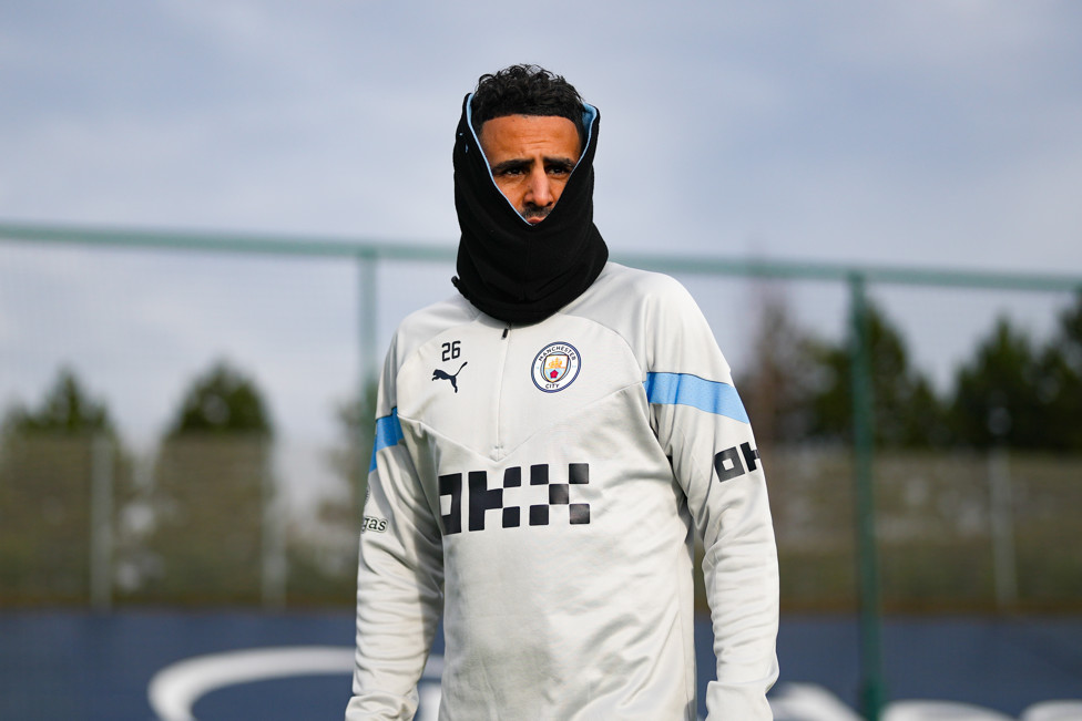 FRIO : Mahrez enfrenta o inverno de Manchester. 