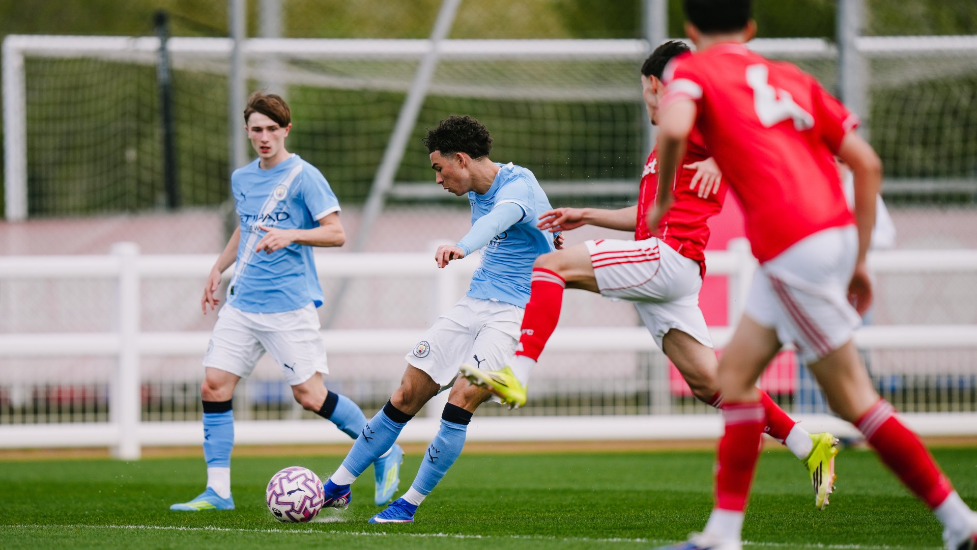 SUPER STRIKE : Kyland Midwood gives City the lead.