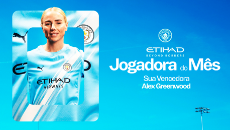 The image features a Manchester City women's team player named as Alex Greenwood, recognized as 'Jogadora do Mês' or 'Player of the Month'. The background includes the Manchester City logo and Etihad branding.