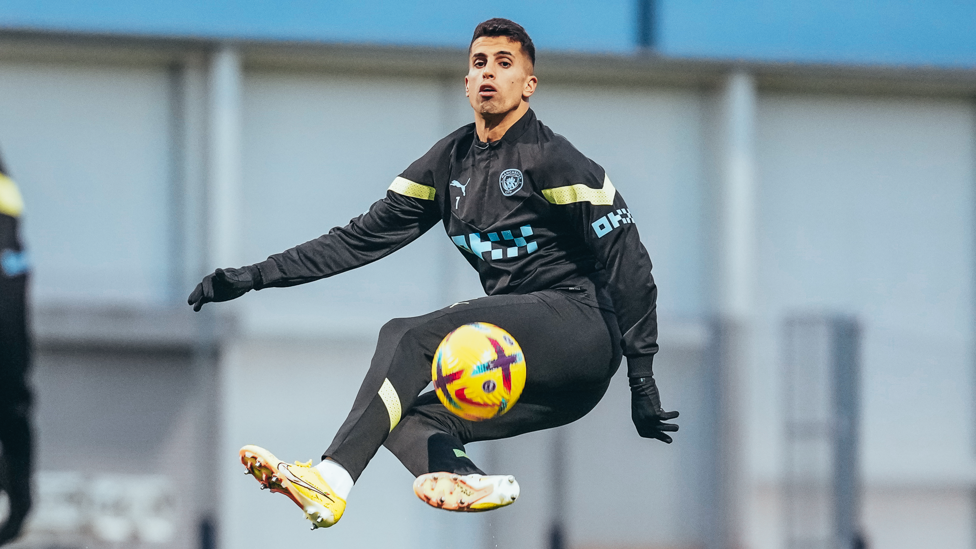AIR CANCELO : Cancelo shows off his silky skills 