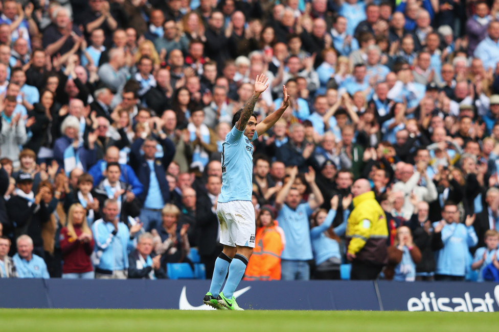 OVACIONADO : Tevez deixou saudades no City também. 
