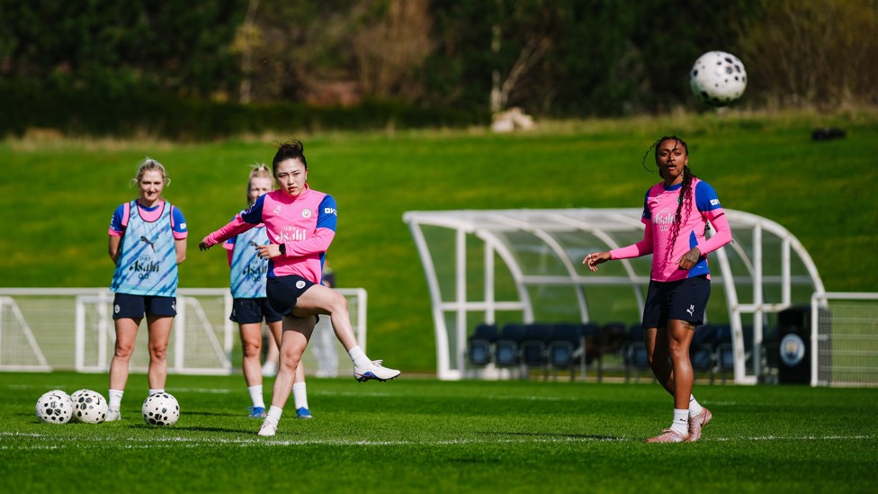EYES WIDE : All are watching as Aemu Oyama shoots