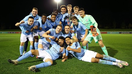 Tonton Saat U18 Kami Mengangkat Trofi FA Youth Cup!