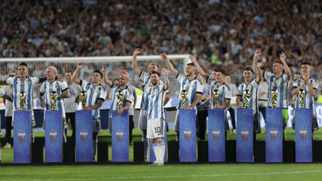 Alvarez starts as Argentina win first match after World Cup glory 