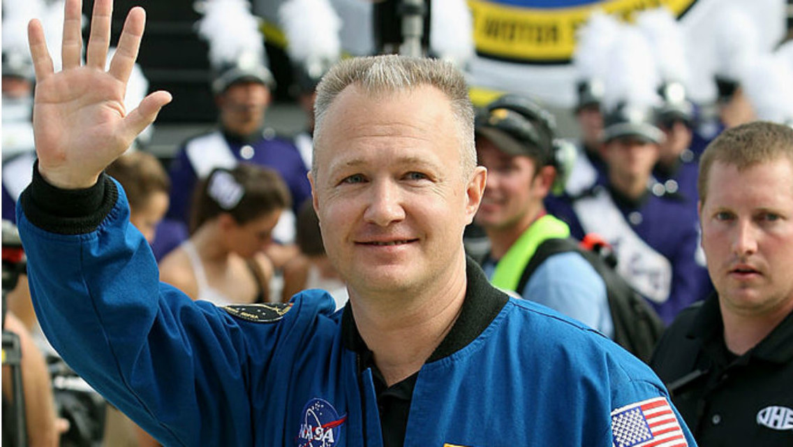 Para Bintang City Mengirim Pesan Pada Astronot SpaceX