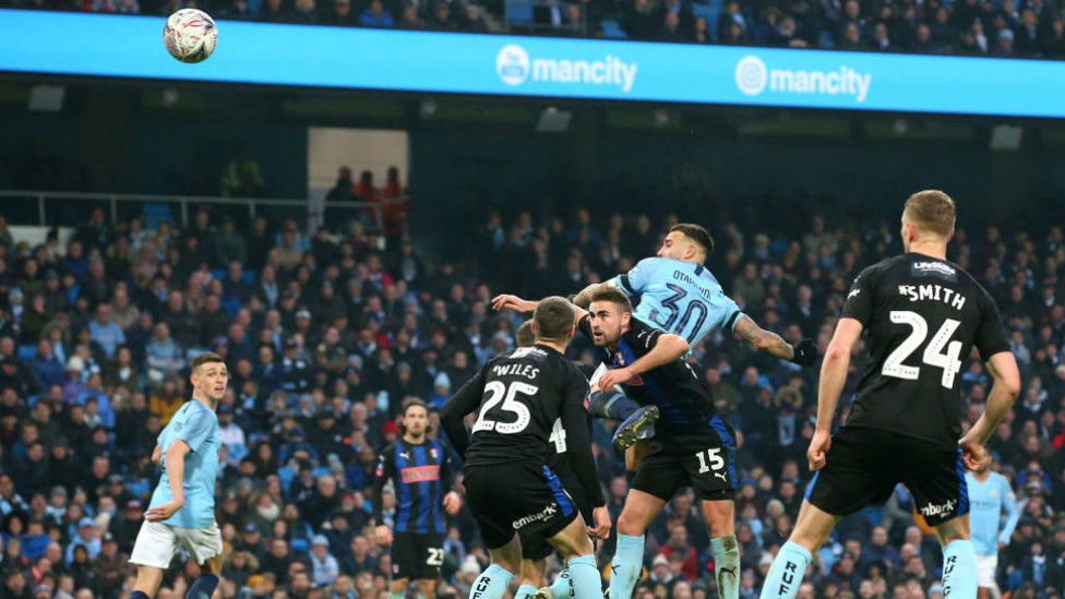 SIX AND THE CITY : Nico powers home a stunning header