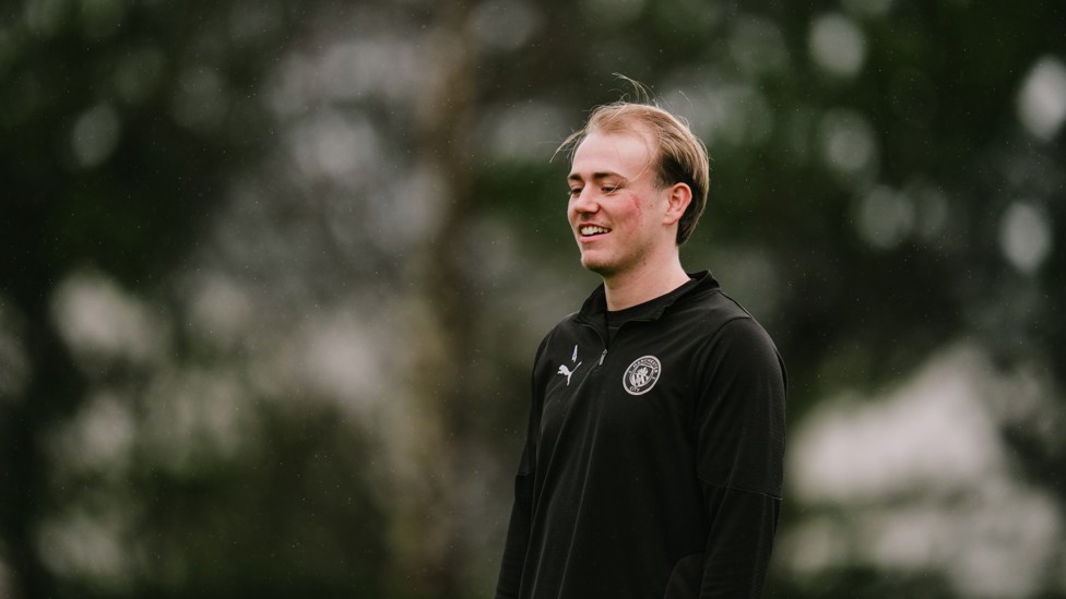 HEY THERE! : Close-up of Oliver Tevenan. 