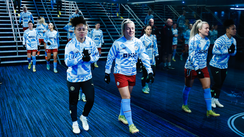 CITY AS ONE : The team heads out for a pre-match warmup
