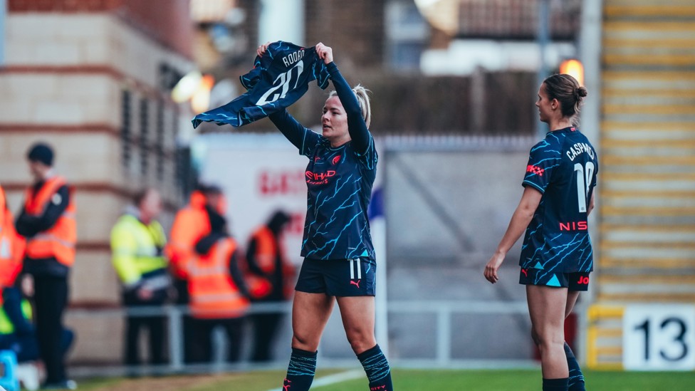 SQUAD GOALS : Jill’s season was cut short in January, with the players paying tribute to her in our next game against Tottenham Hotspur