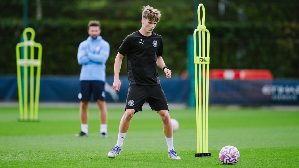 WAIN-TING PATIENTLY : Jake Wain waits to receive the ball. 