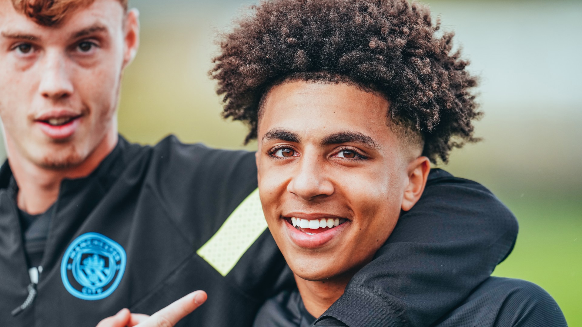 BEST OF FRIENDS : Cole Palmer and Rico Lewis in training