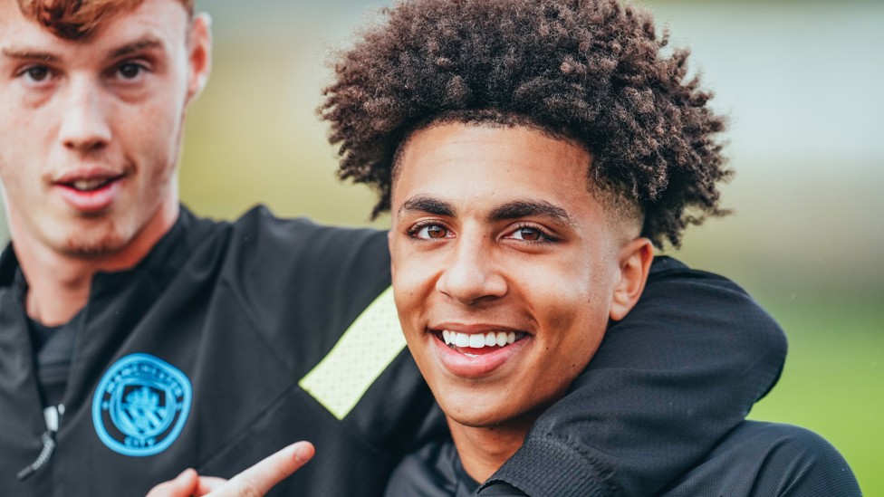 BEST OF FRIENDS : Cole Palmer and Rico Lewis in training