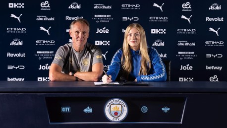 Oldroyd pens first professional contract