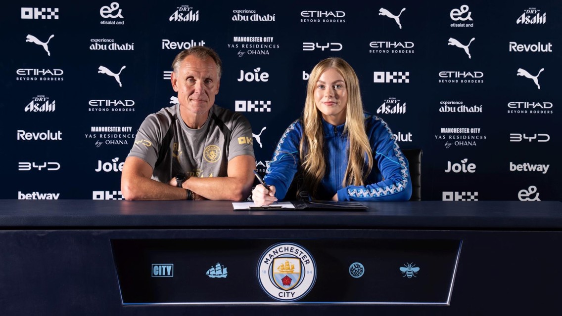 Oldroyd pens first professional contract