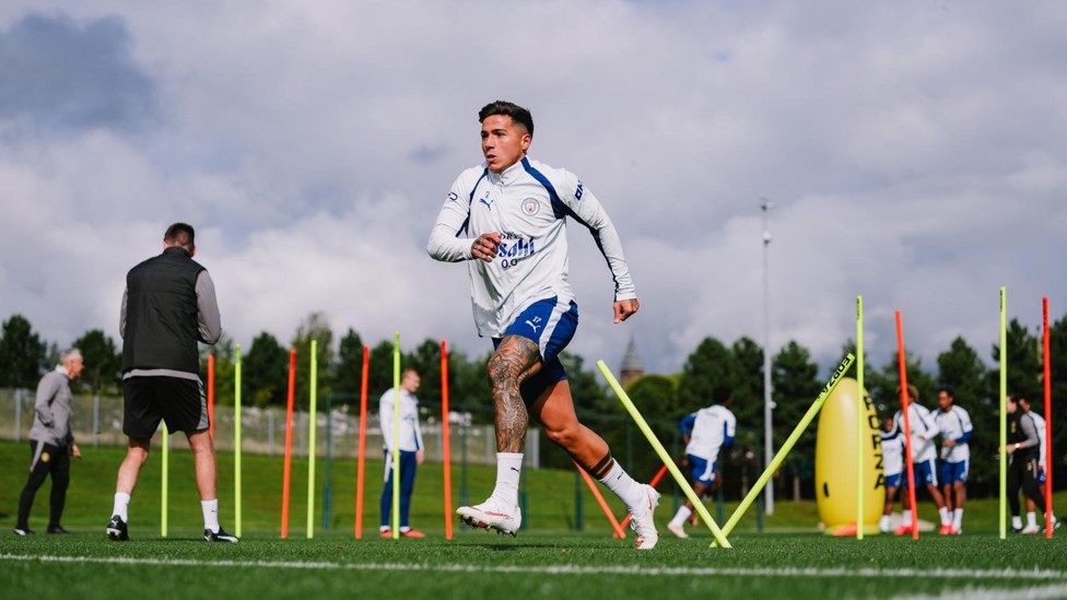 RUNNING DRILL : Fernández working hard