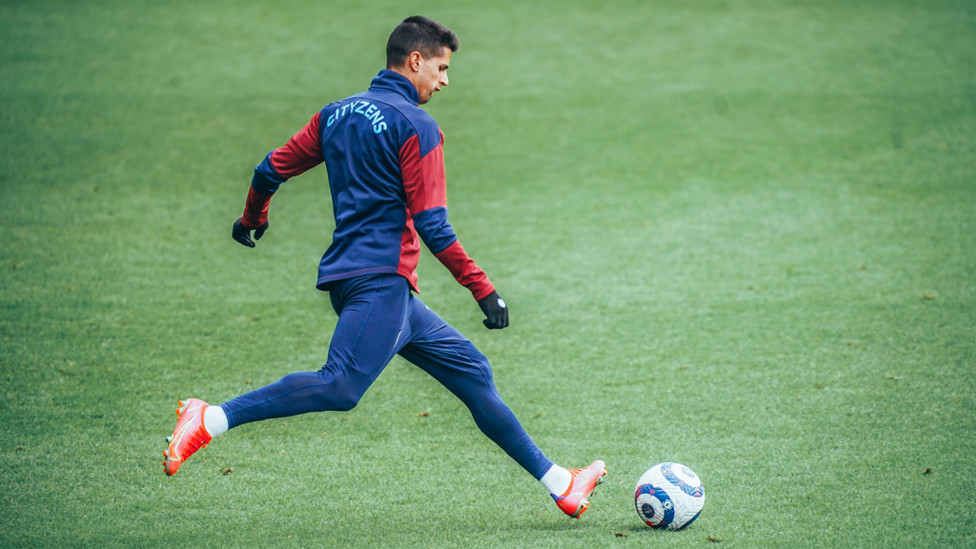 CANCELO CLEARANCE: Joao Cancelo switches the play