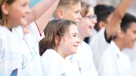Celebração à instituição City in the Community no jogo contra Luton