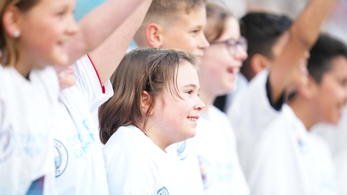 Celebração à instituição City in the Community no jogo contra Luton